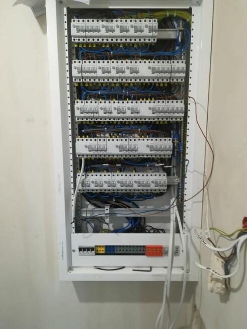 Elektryk przyjmie zlecenia na wykonanie, instalacji elektryc