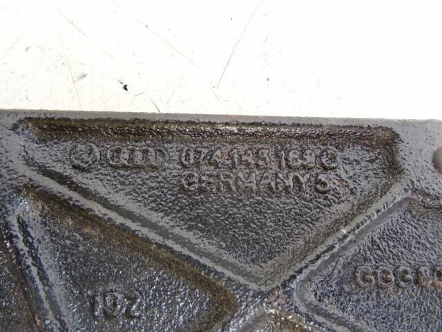 Podstawa Łapa Wiskozy Volkswagen LT 2.5 TDI SDI 074145168C