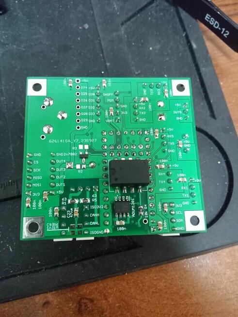 Lutowanie, montaż elektroniki, montaż akumulatorów.
