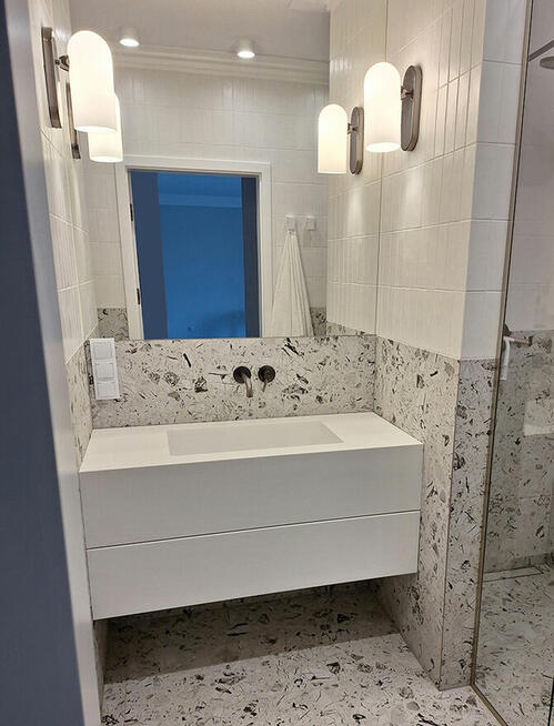 Szafka kompozytowa (115x50x50cm) ze zintegrowaną umywalką