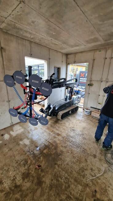 Manipulator robot podnośnikowy montażowy na gąsienicy XGR800