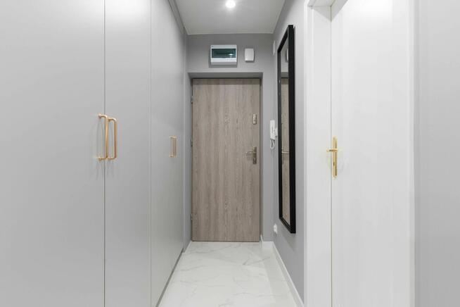 Zamienię własnościowe 4 pokoje po remoncie - METRO