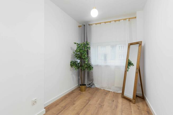 Zamienię własnościowe 4 pokoje po remoncie - METRO