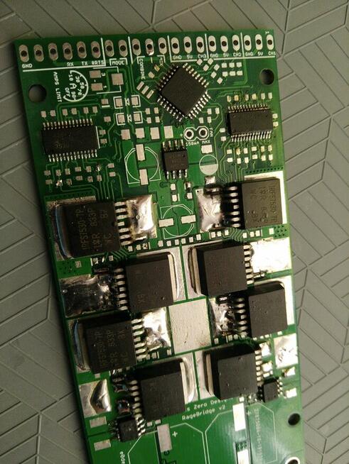 Lutowanie, montaż elektroniki, montaż akumulatorów.