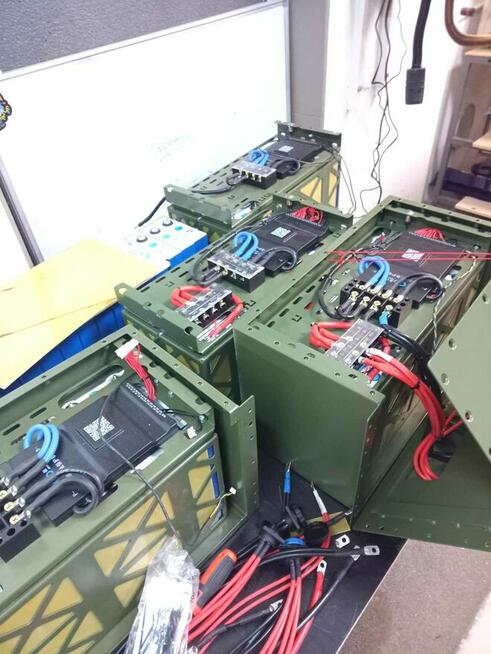 Lutowanie, montaż elektroniki, montaż akumulatorów.