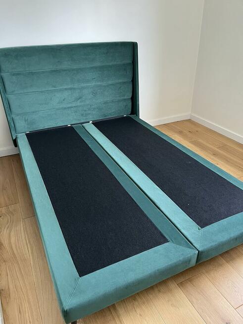Zielone welurowe łóżko 140x200