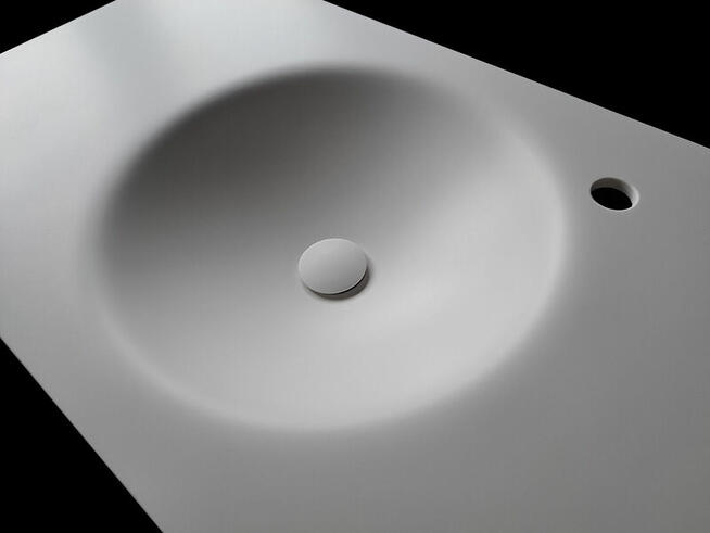 Umywalka okrągła wyginana z blatu kompozytowego na wymiar