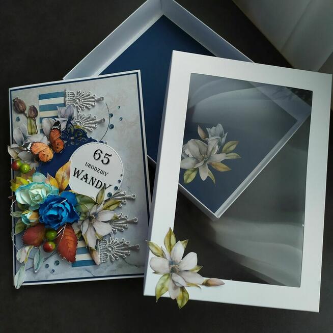 Karty z życzeniami w pudełeczku