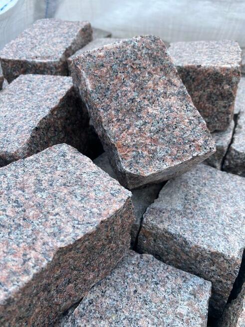 Kostka granitowa Bohus brązowy cięta, płomieniowana, łupana