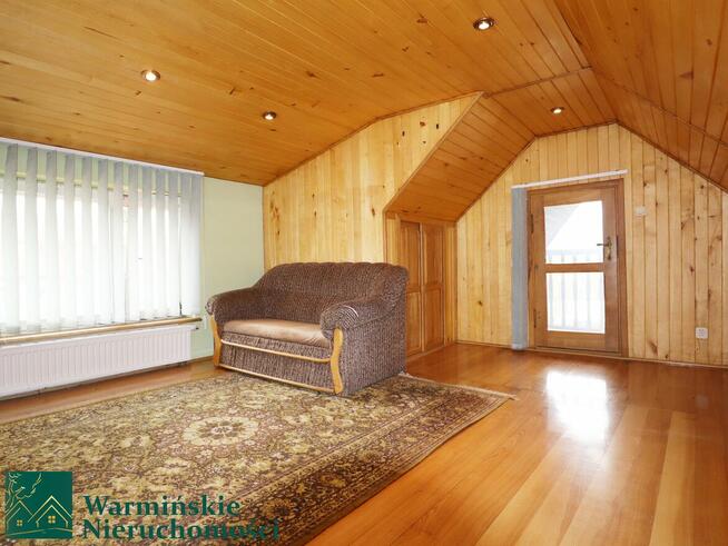 Dom z lokalem usługowym i dwoma garażami