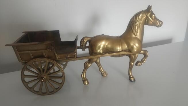 Konie z mosiądzu