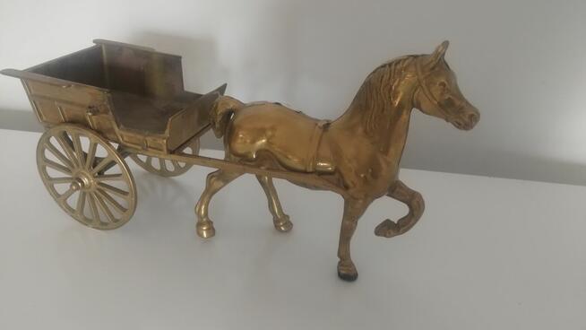 Konie z mosiądzu