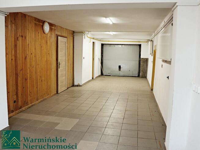 Dom z lokalem usługowym i dwoma garażami