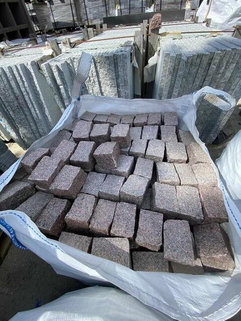 Kostka granitowa Bohus brązowy cięta, płomieniowana, łupana