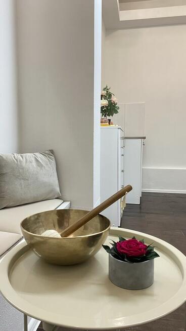 Masaż odmładzający twarzy, szyi, dekoltu, ramiona i ręce