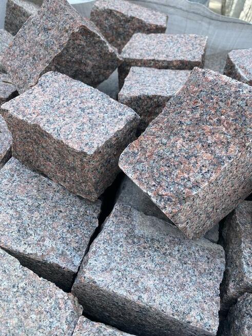 Kostka granitowa Bohus brązowy cięta, płomieniowana, łupana