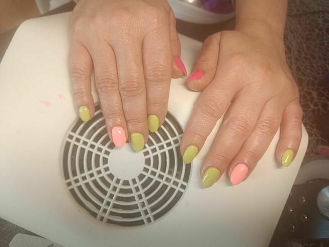 Stylistka paznokci /zagęszczanie i przedłużanie włosów