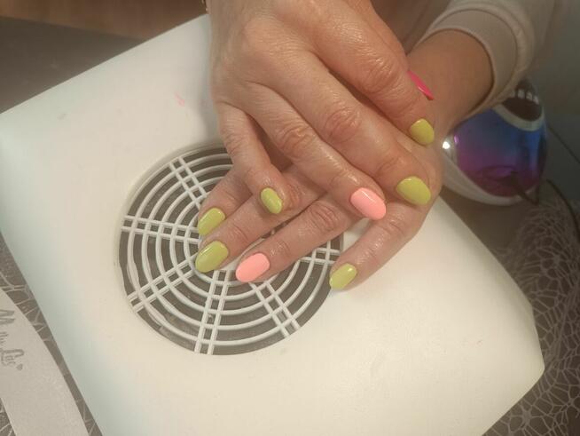 Stylistka paznokci /zagęszczanie i przedłużanie włosów