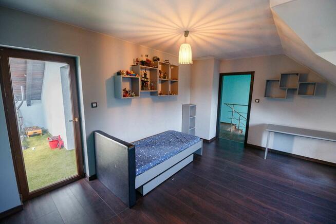 6p 230m ok. Poziomkowej GARAŻ/OGRÓD/2008 (Chrząstawa Mała)