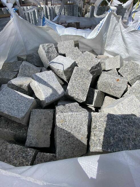 Kostka grnitowa Bohus siwy cięta, łupana, płomieniowana