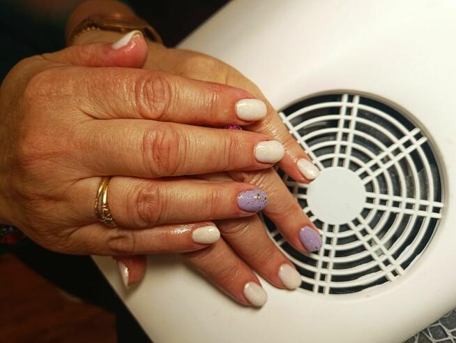 Stylistka paznokci /zagęszczanie i przedłużanie włosów