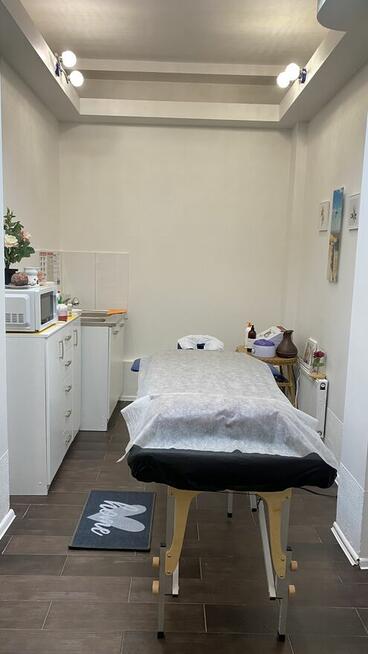 Masaż odmładzający twarzy, szyi, dekoltu, ramiona i ręce