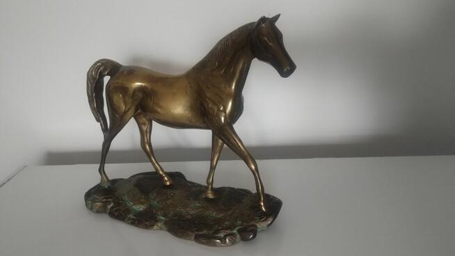 Konie z mosiądzu