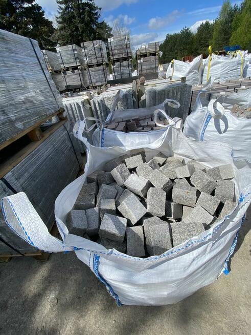 Kostka grnitowa Bohus siwy cięta, łupana, płomieniowana