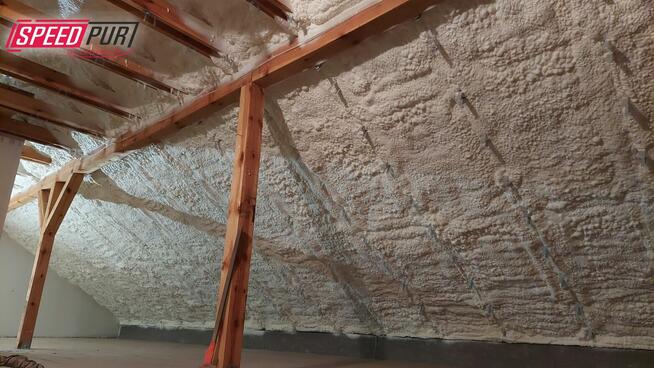 Piana PUR Ocieplanie Poddasze Wiązary Dach Strop SpeedPur