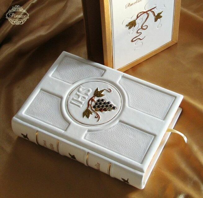 Prezenty na Pierwszą Komunię Świętą, biblie, albumy, książki