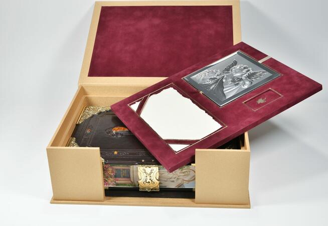 Prezenty na Pierwszą Komunię Świętą, biblie, albumy, książki