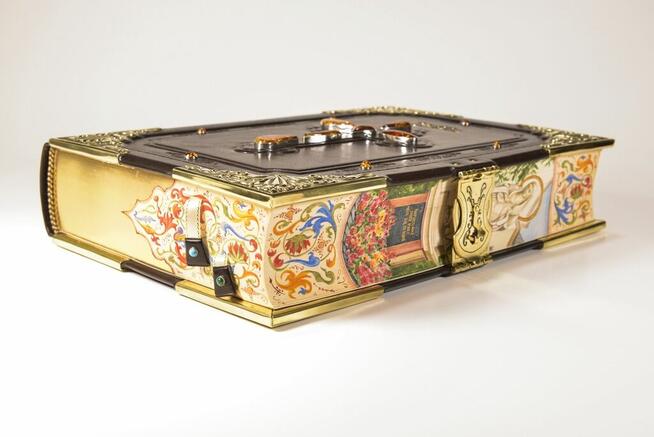 Prezenty na Pierwszą Komunię Świętą, biblie, albumy, książki