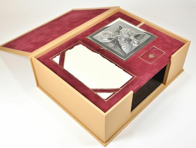 Prezenty na Pierwszą Komunię Świętą, biblie, albumy, książki