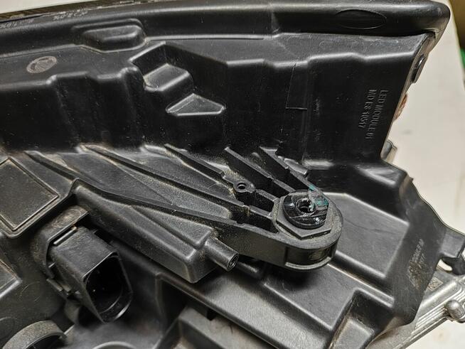 SKODA KAMIQ REFLEKTOR FULL LED 658941016D