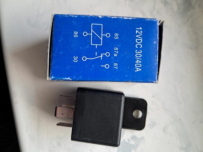 Przekażnik samochodowy