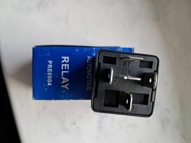 Przekażnik samochodowy