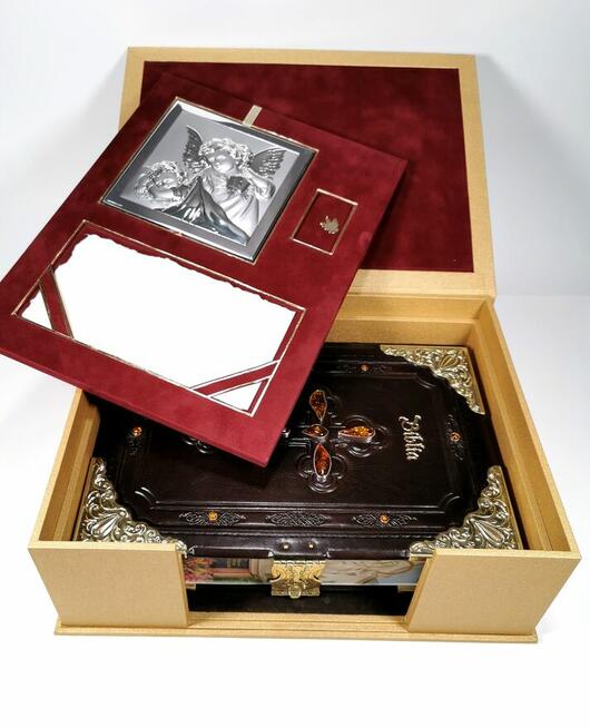 Tuby na dyplomy, etui ozdobne, pudełka, piórniki skórzane.