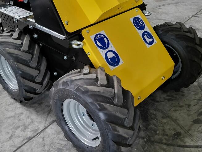 Miniładowarka Tur Poland dla rolnika Bobcat Avant Skid Steer