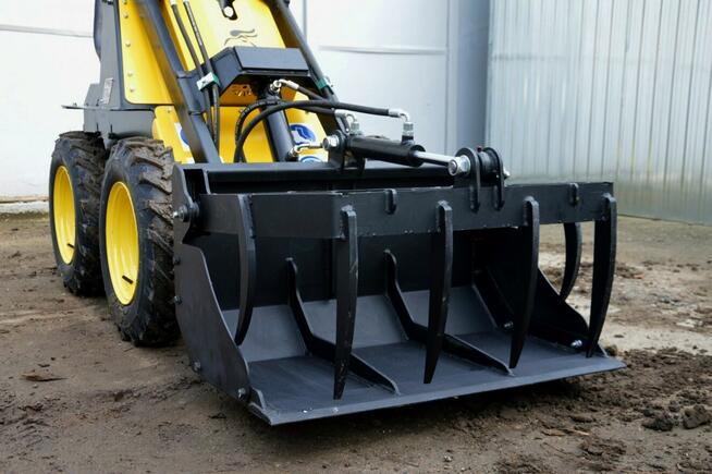 Miniładowarka Tur Poland dla ogrodnika Bobcat Avant