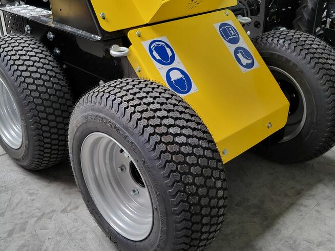 Miniładowarka Tur Poland dla rolnika Bobcat Avant Skid Steer