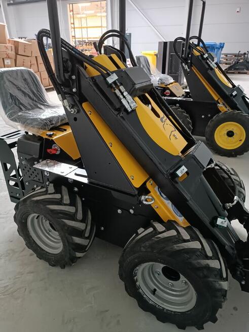 Miniładowarka Tur Poland dla rolnika Bobcat Avant Skid Steer