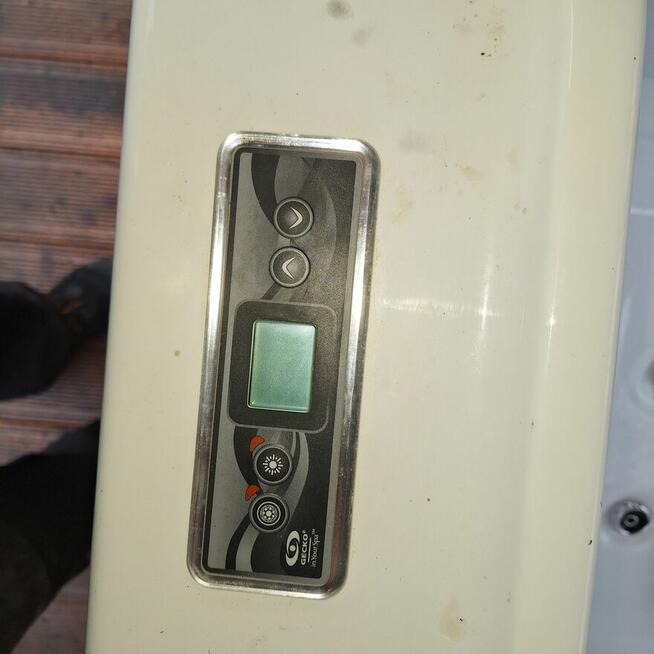 MONTAŻ I NAPRAWA WANIEN Z HYDROMASAŻEM