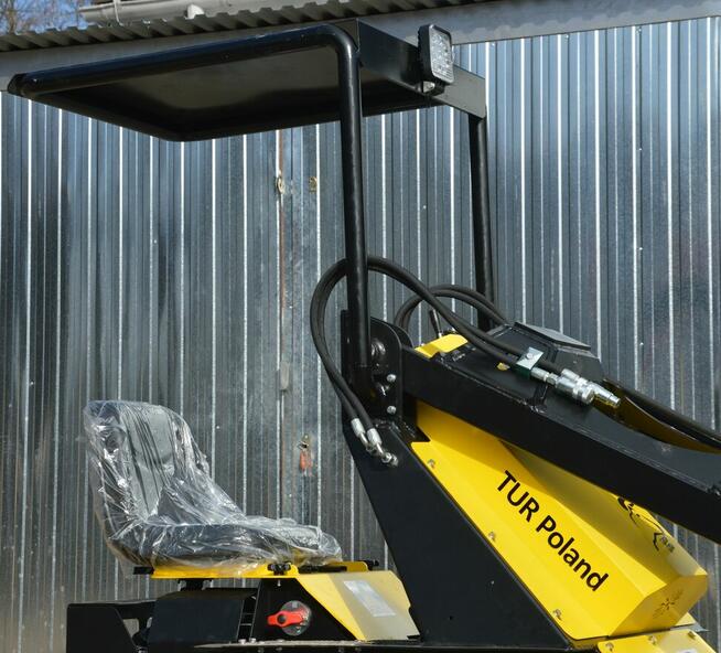 Miniładowarka Tur Poland dla rolnika Bobcat Avant Skid Steer