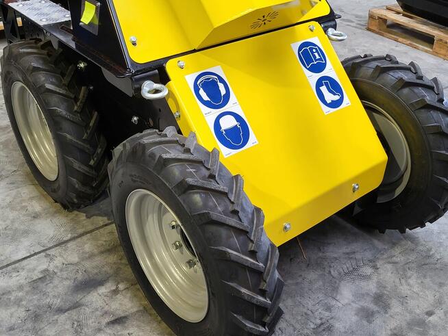 Miniładowarka Tur Poland dla rolnika Bobcat Avant Skid Steer