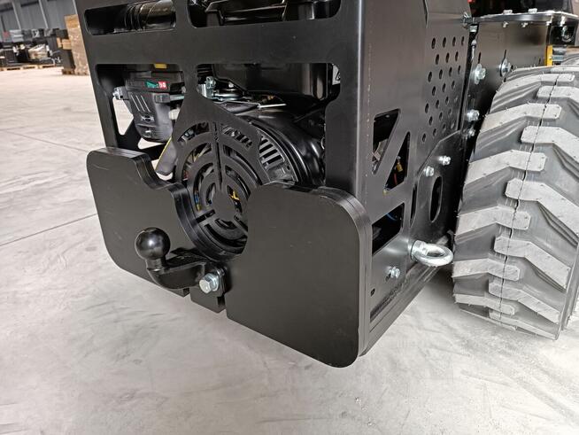 Miniładowarka Tur Poland dla rolnika Bobcat Avant Skid Steer