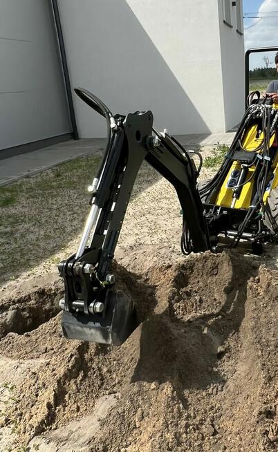 Miniładowarka Tur Poland do stadniny koni Bobcat Avant