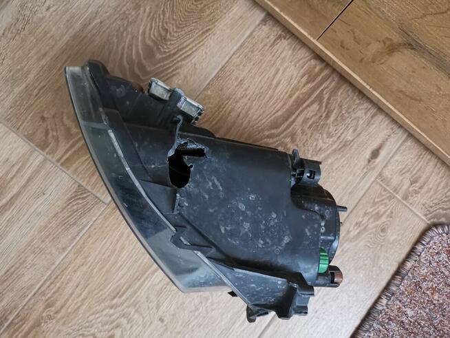 Lampa prawa do jeep cherokee ksenon