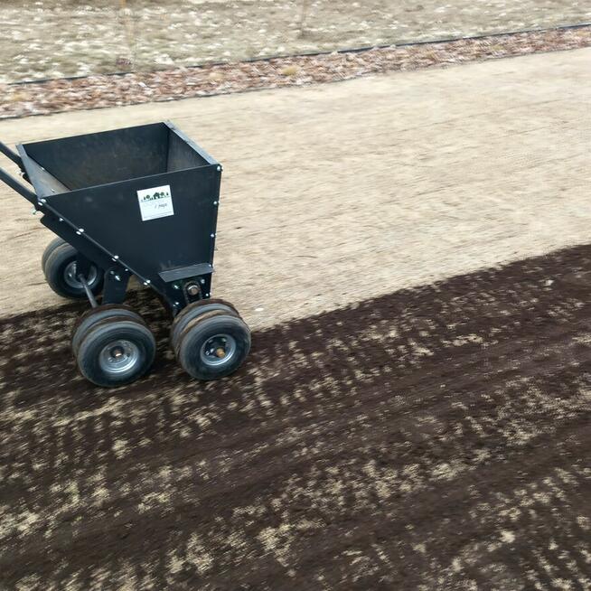 Aeracjia rurkowa otworowa, Piaskowanie topdresing trawnika