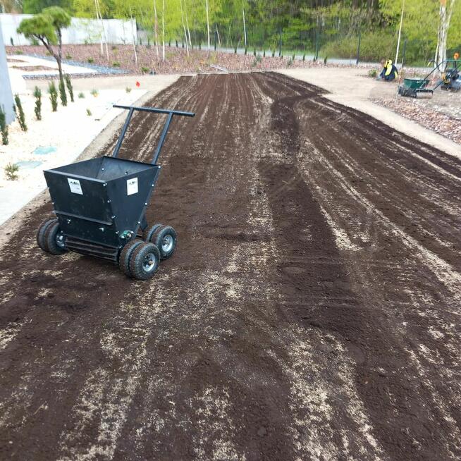 Aeracjia rurkowa otworowa, Piaskowanie topdresing trawnika