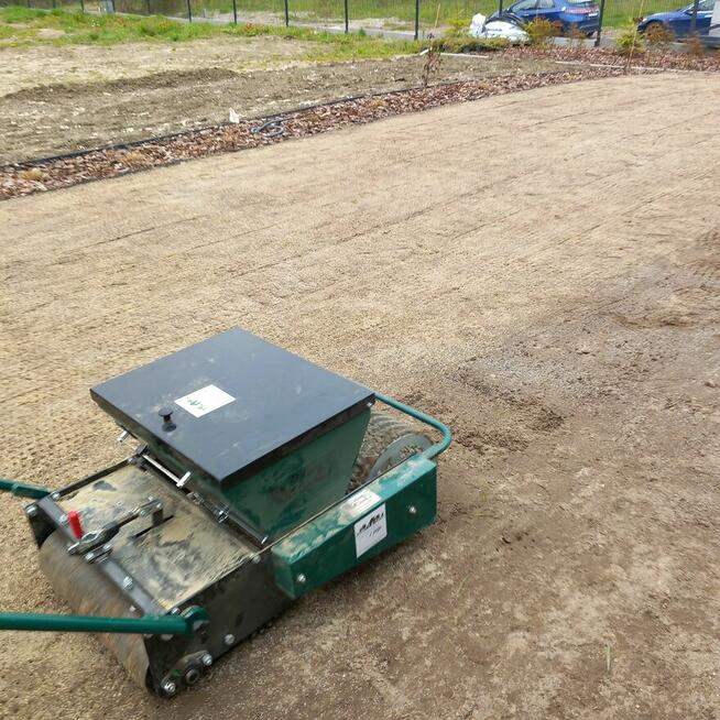 Usługi siewnikiem mechanicznym, siew mechaniczny trawnika